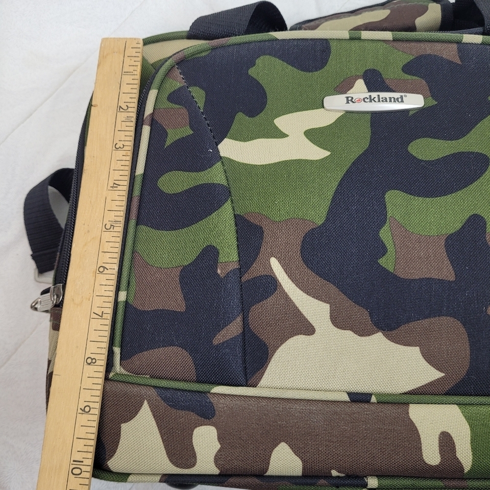 Rockland Small Carryon Travel Bag Green Camo Outside Zip Pockets Shoulder Strap - Picture 4 of 10